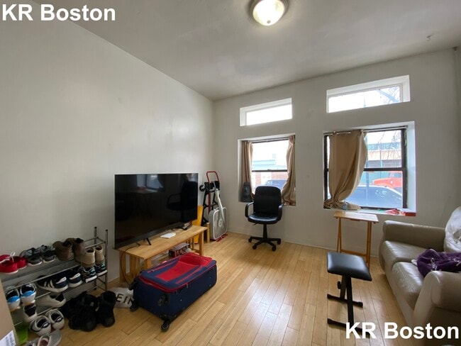 Building Photo - 243 Harvard St