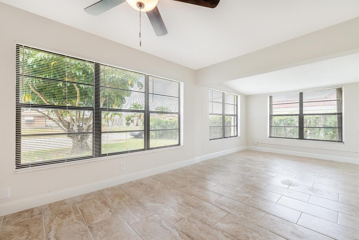 Foto principal - 1301 W 1st St