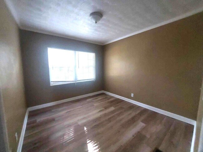 Building Photo - Single Family Home For Rent!