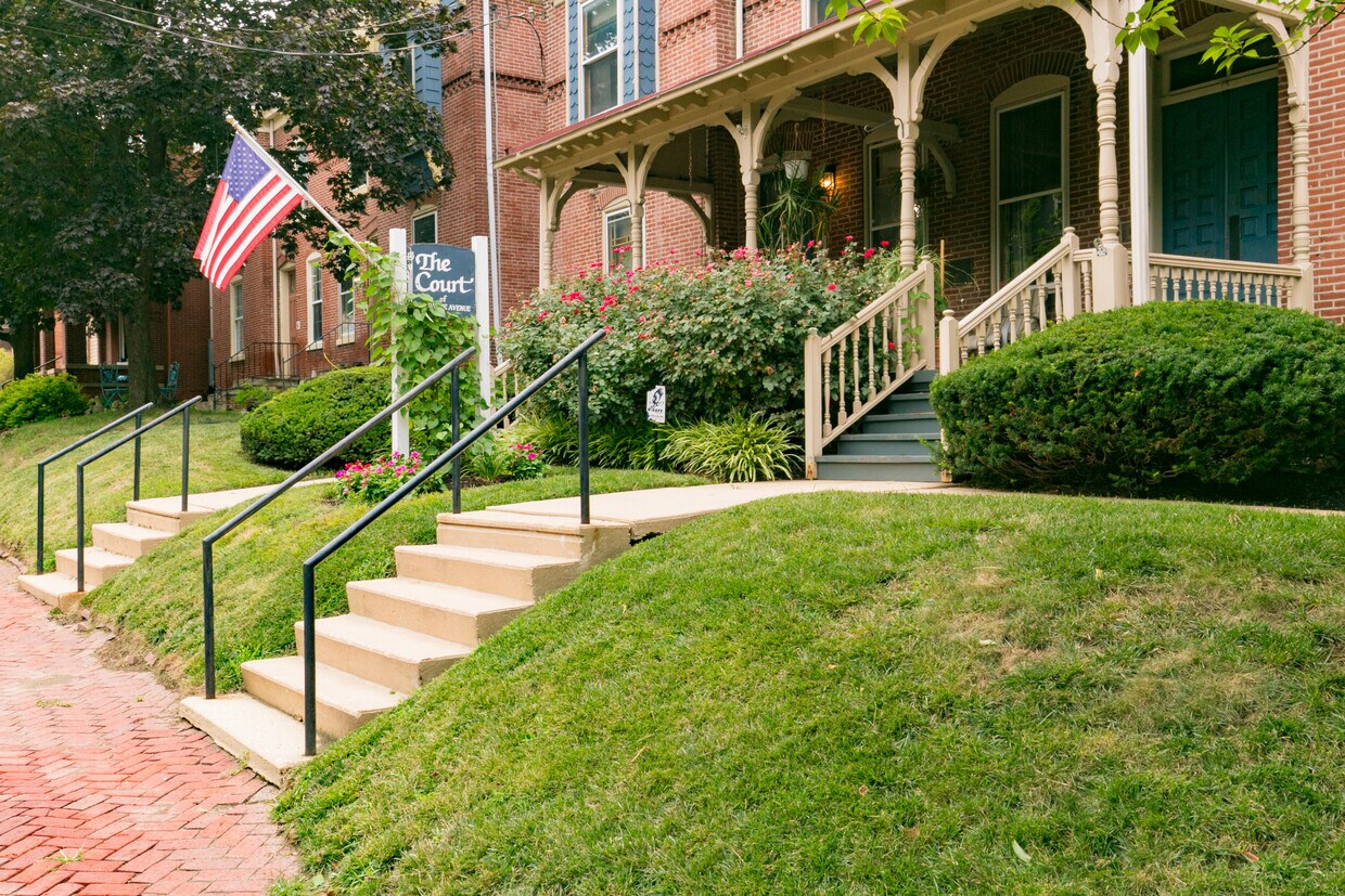 Primary Photo - 1305 W 13th St