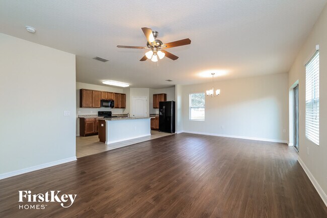 Building Photo - 908 Chanler Dr