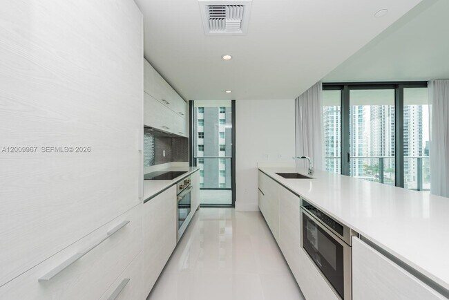 Foto del edificio - 1300 S Miami Ave