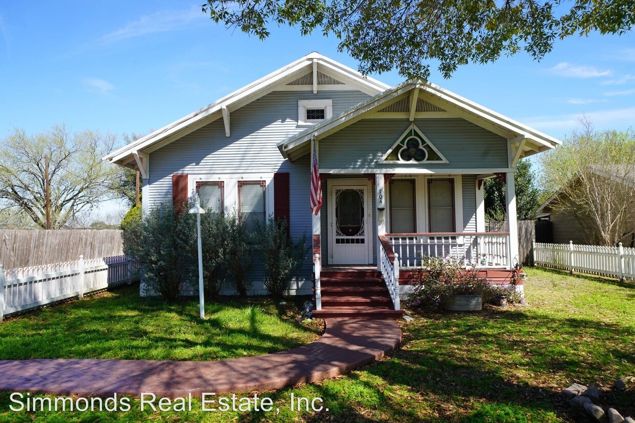 Primary Photo - 3 br, 2 bath House - 104 Elm Street