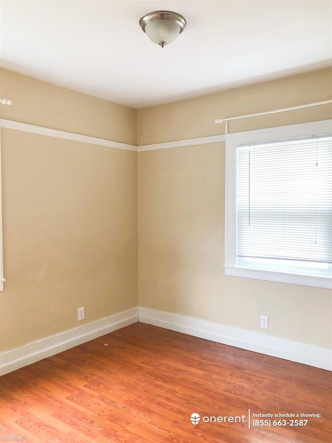 Building Photo - 3 br, 1 bath Duplex - 3707 Laguna Avenue -
