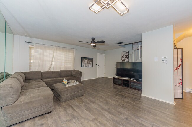 Building Photo - 404 Chatham Ct