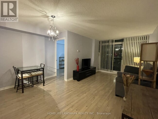 Photo du bâtiment - 5508 Yonge St