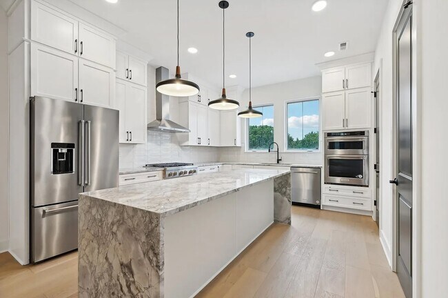 Foto del edificio - 526 Riverfront Ln