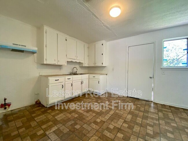 Foto del edificio - 323 W 83rd St