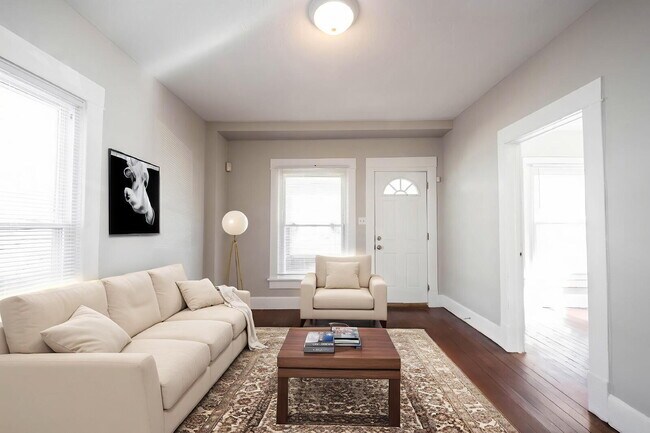 Foto del edificio - "Charming 2-Bed, 2-Bath Retreat in Heart o...