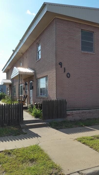 Primary Photo - 910 N Harvey St