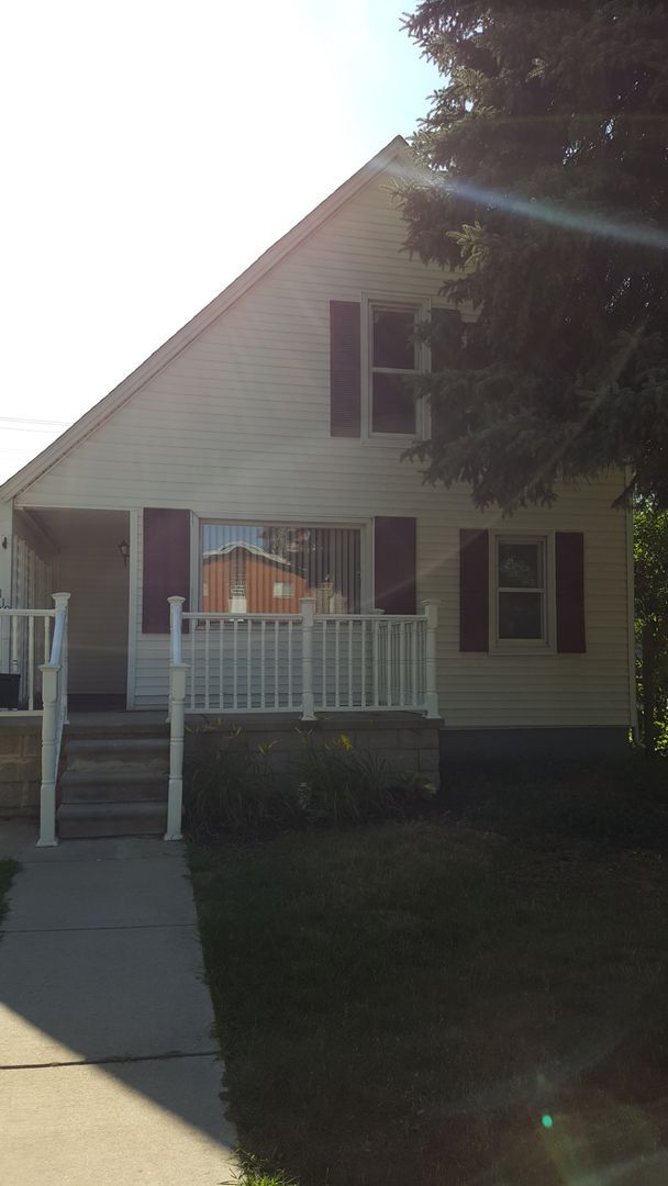 Building Photo - Spacious home in downtown Royal Oak!