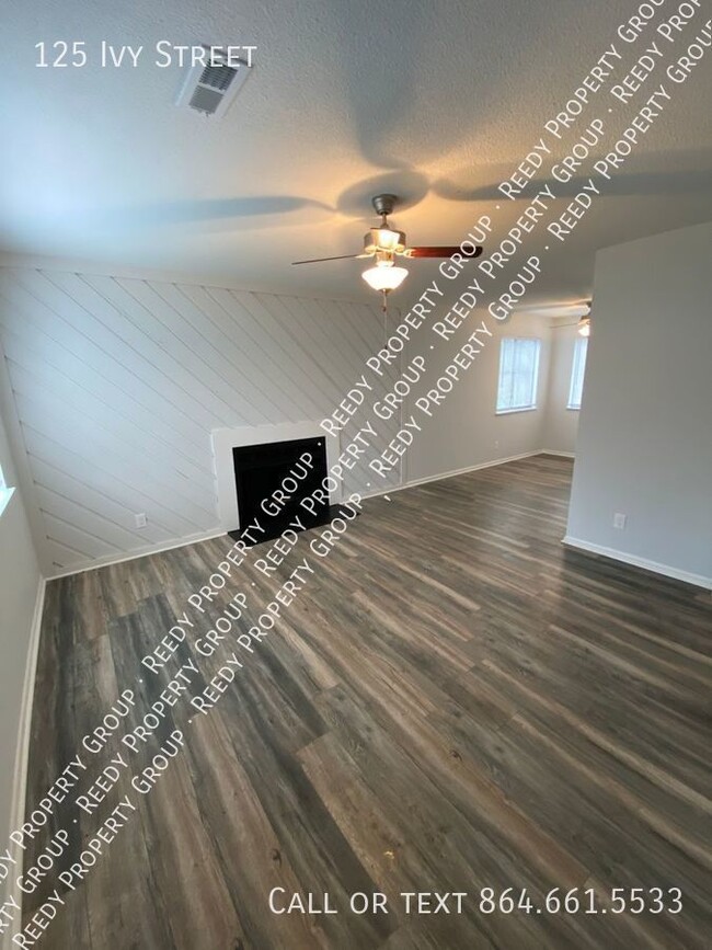 Building Photo - Converse Heights Townhouse - 2 bed / 1.5 bath