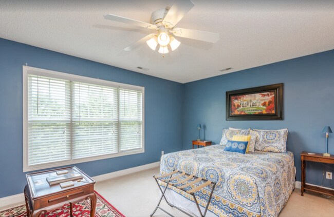 Foto del edificio - 100 Viewpointe Ln