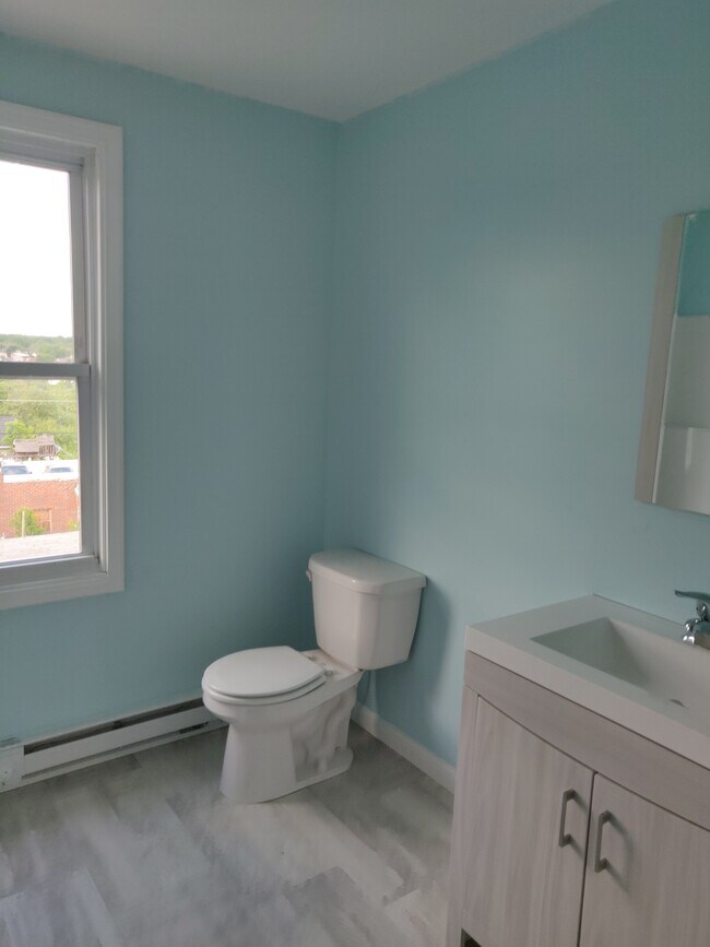 bathroom - 2115 N 1st Ave