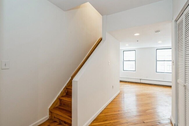 Building Photo - 409 1st St