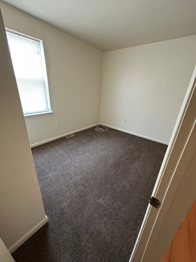 Bedroom 1 - 25 Hall St