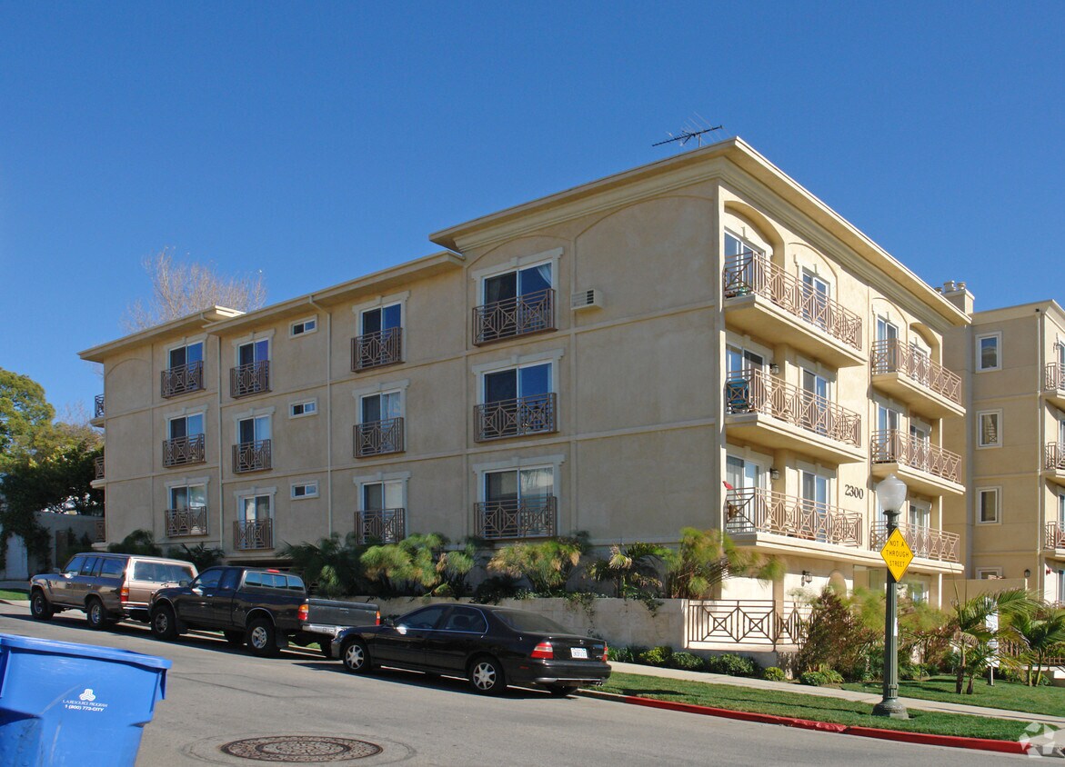 Primary Photo - Fox Hills Imperial