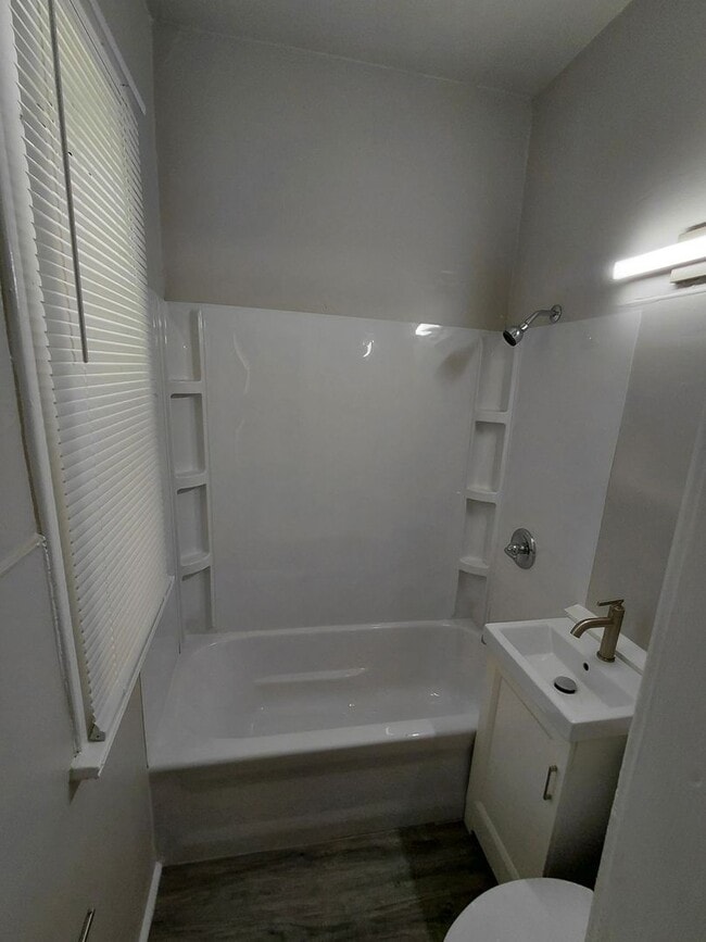 Building Photo - 316 Maple Ave