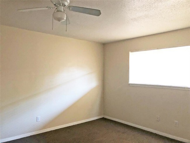 Building Photo - 911 University Ave