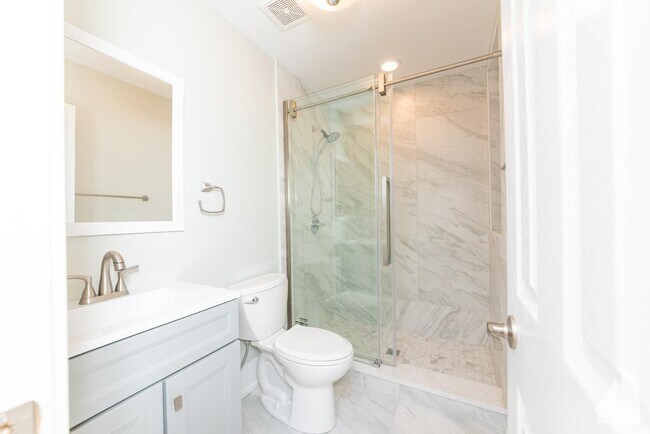 Foto del edificio - 2 bedroom in Chicago IL 60613