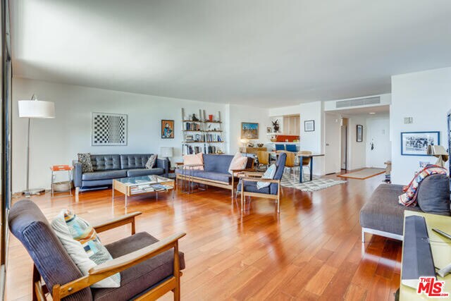 Building Photo - 4335 Marina City Dr