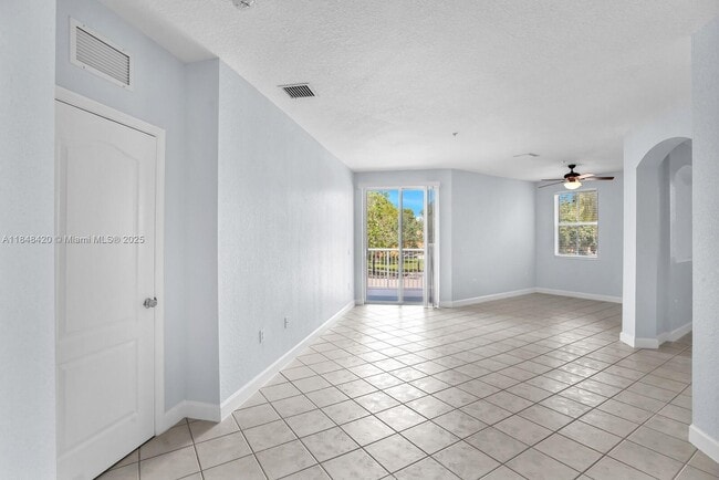 Building Photo - 1013 Shoma Dr