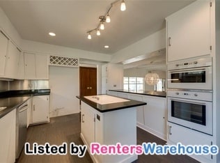 Building Photo - 11023 Pinocchio Dr