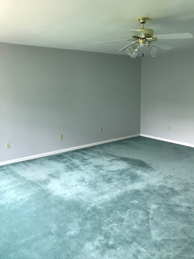Foto del edificio - 5250 Pineview Dr
