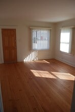 Building Photo - 407-407 Arcade Dr