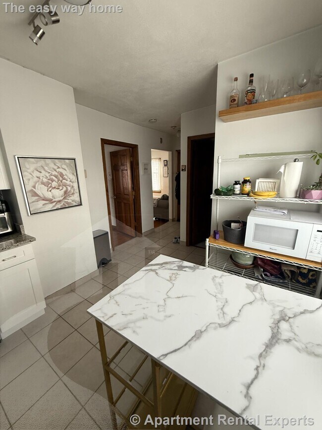 Building Photo - 585 Somerville Ave