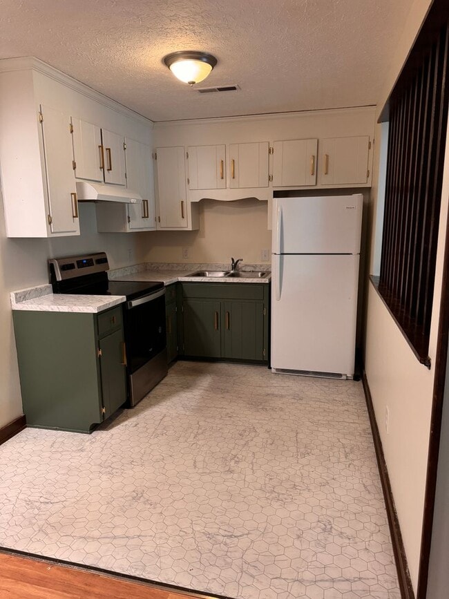 Building Photo - 176 Deer Creek Dr