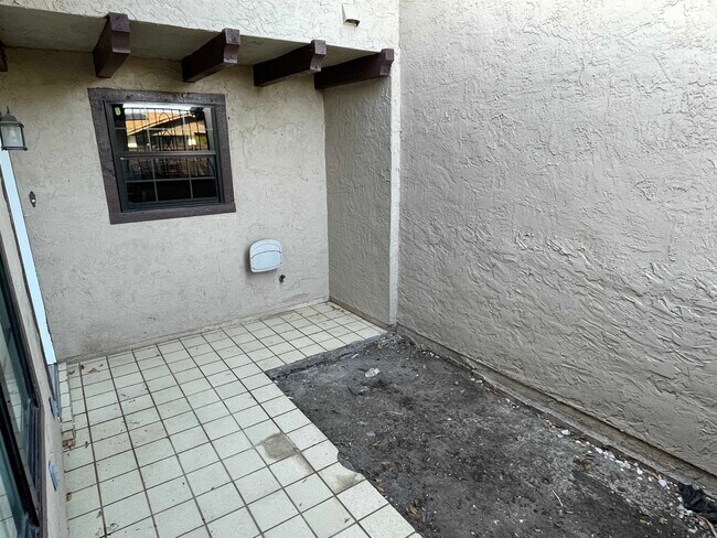 Building Photo - 723 Northcreek Dr