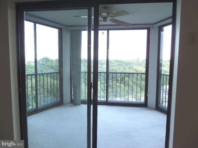 Building Photo - 5904 Mt Eagle Dr