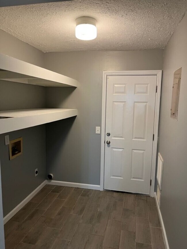 Foto del edificio - Updated 2BR/1.5BA Duplex | Lawn Care & Trash Included