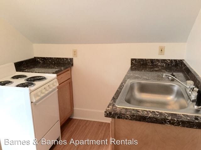 Building Photo - 511 Emmet St