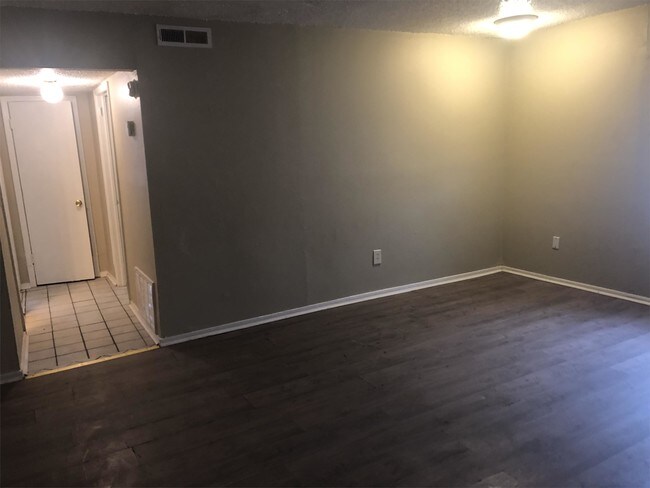 Building Photo - 1120 N Tela Dr