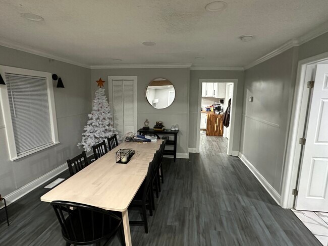 Foto del edificio - 609 Ledford St