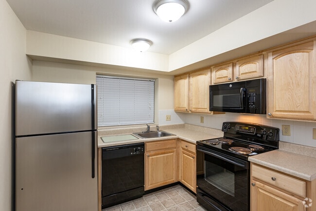 Bedford standard kitchen - Chesterfield Village Apartments