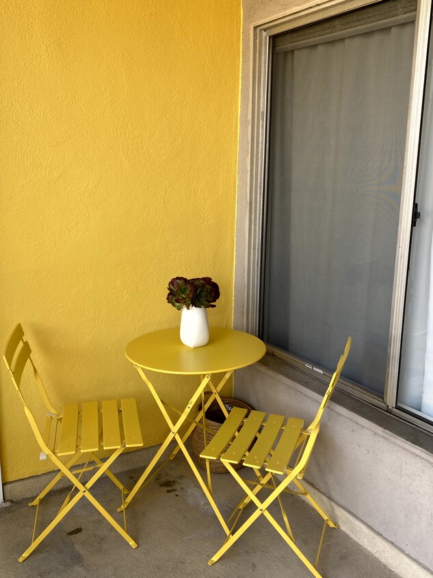 Primary Photo - 1169 N Curson Ave