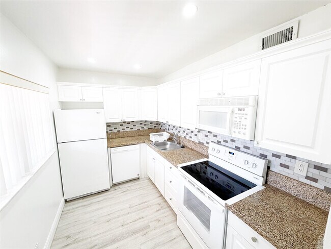 Foto del edificio - 2710 Riverside Dr