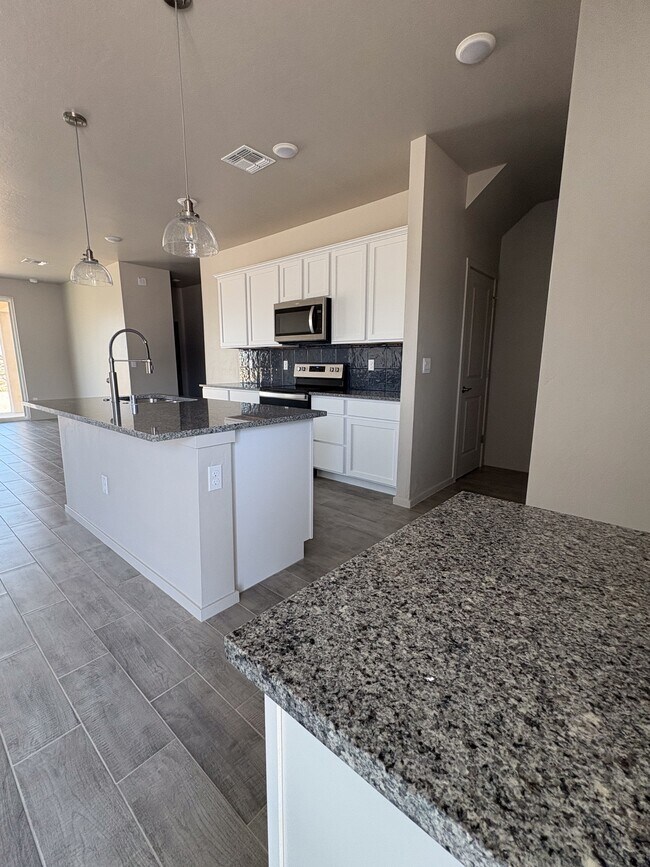 Foto del edificio - 3073 Gladstone St