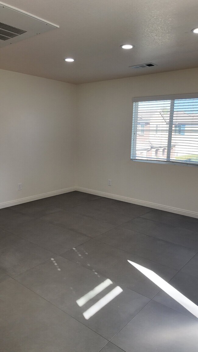 Foto del edificio - 22272 Y