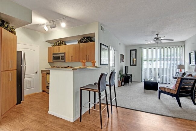 Building Photo - Acclaim