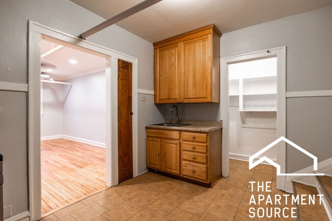 Foto del edificio - 5642 N Kimball Ave