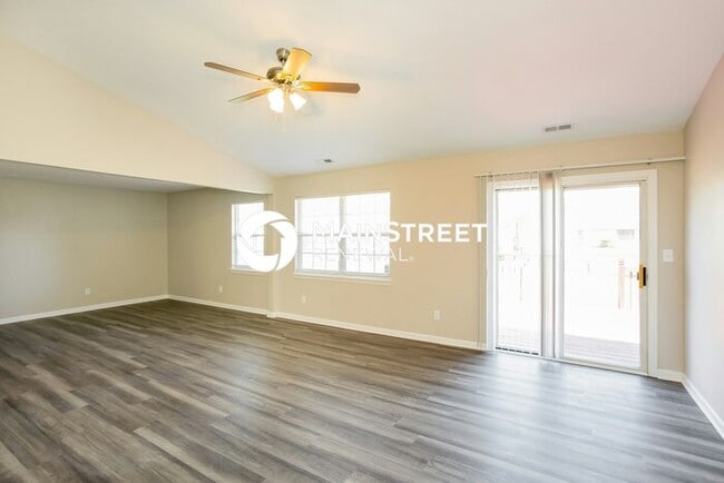 Building Photo - 2 Bedroom Pet-Friendly Home in GREENFIELD,...