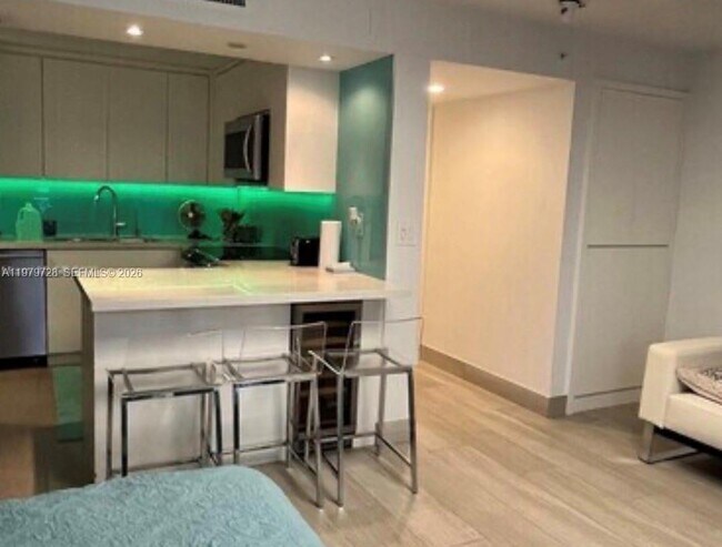 Foto del edificio - 2457 Collins Ave