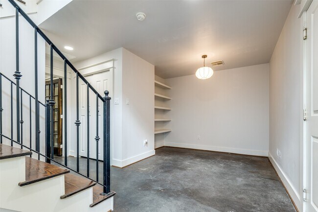 Building Photo - 1505 Asbury St