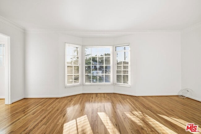 Building Photo - 5324 Vantage Ave