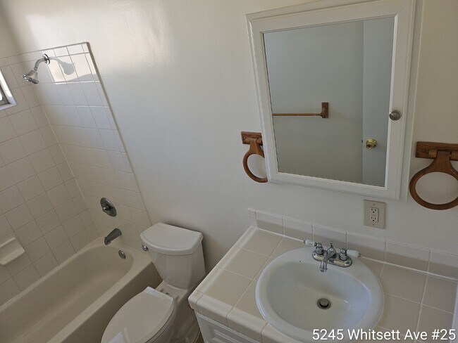 Foto del edificio - 5245 Whitsett Ave