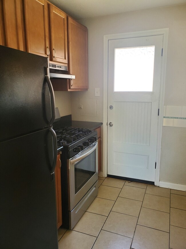 kitchen 2 - 3335 N Harrison St